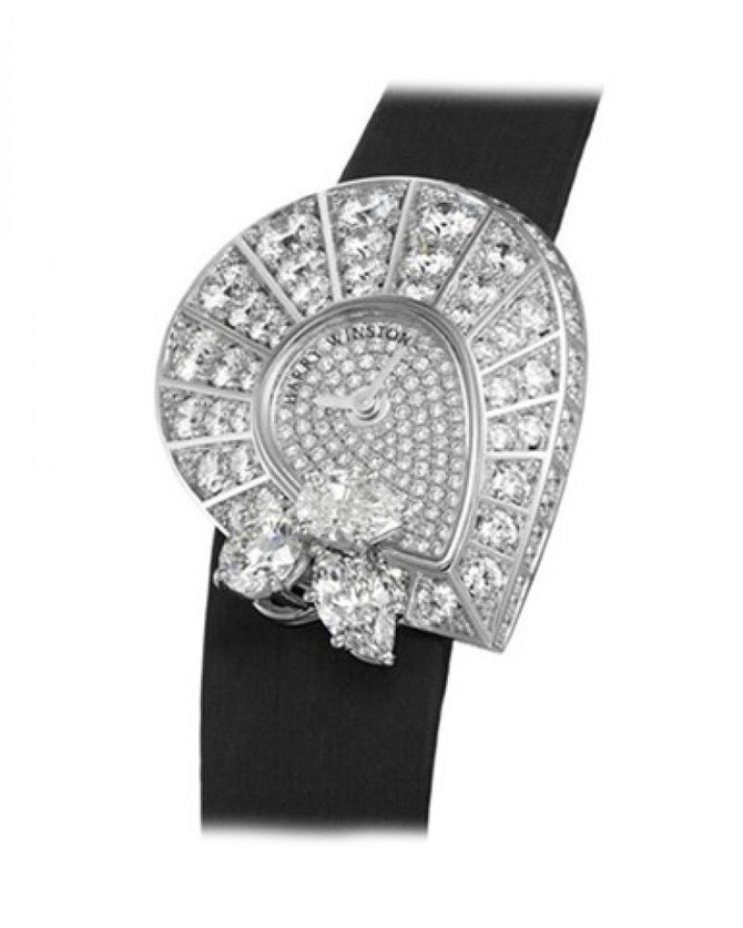 Harry Winston 532/LQPL.D/01 High Jewelry Three Stone Cluster