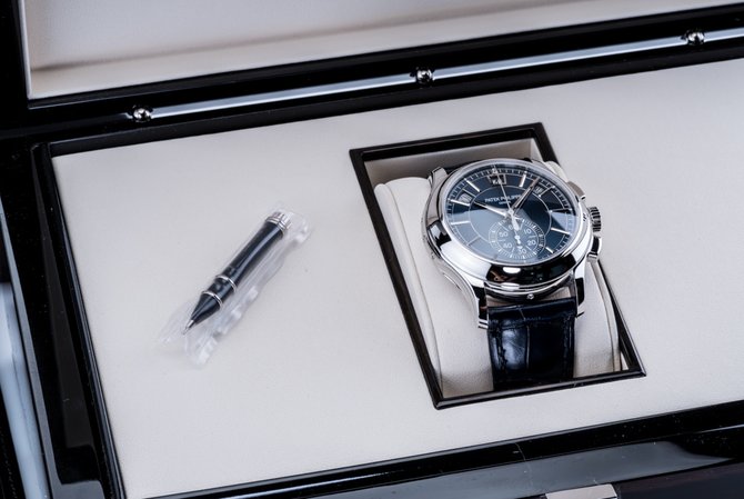 Patek Philippe 5905P-001 Complications Annual Calendar Chronograph - фото 4