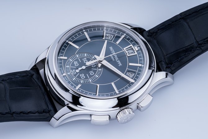 Patek Philippe 5905P-001 Complications Annual Calendar Chronograph - фото 9