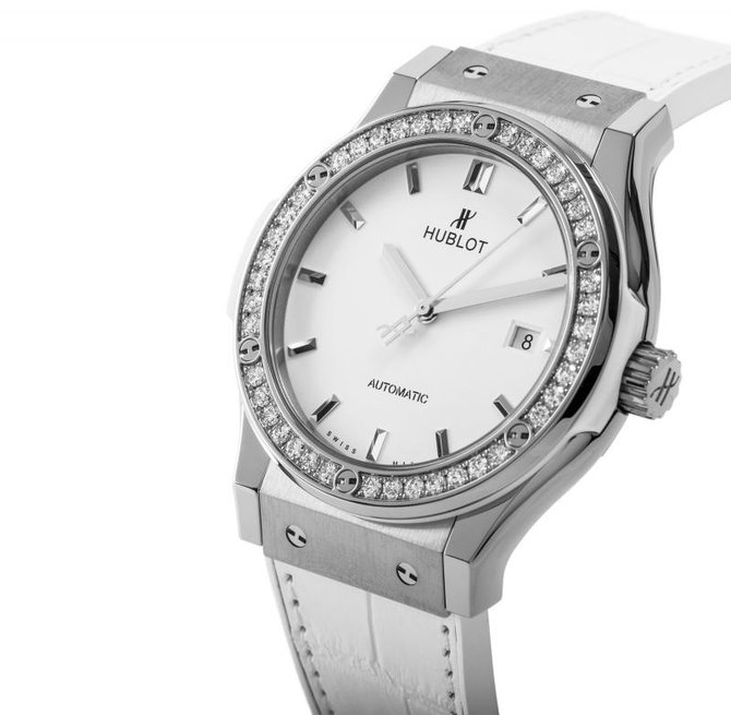Hublot 542.NE.2010.LR.1204 Classic Fusion Titanium White Diamonds  - фото 2