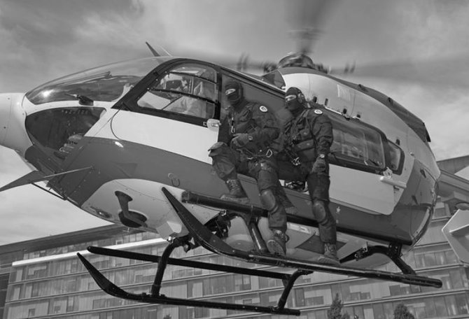 Bell & Ross BR 03-92 Commando Aviation 42 mm - фото 3