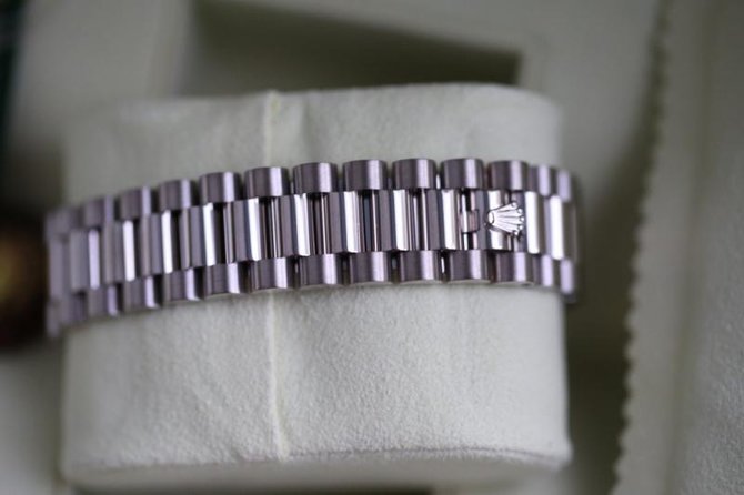 Rolex 118239 whiteMOP diamonds Day-Date White Gold - фото 2
