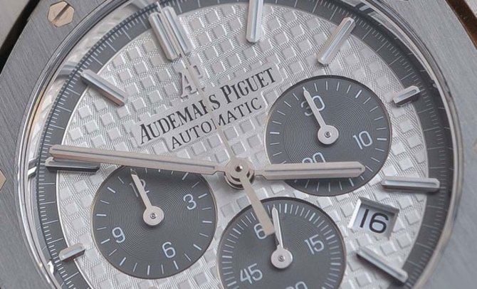 Audemars Piguet 26327TI.OO.D004CA.01 Royal Oak Chronograph QEII Cup 2015 Limited Edition - фото 4