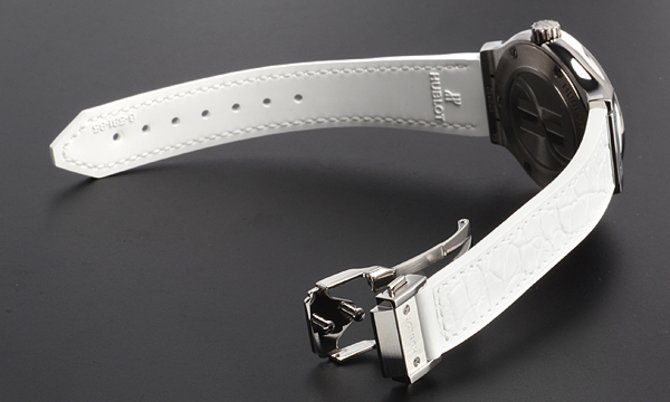 Hublot 581.NE.2010.LR.1204 Classic Fusion Quartz 33 - фото 2