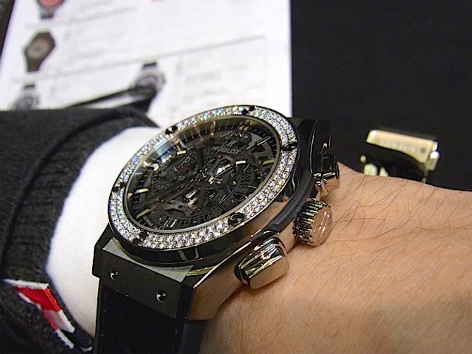 Hublot 525.NX.0170.LR.1104 Classic Fusion Chronograph Titanium Diamonds - фото 3