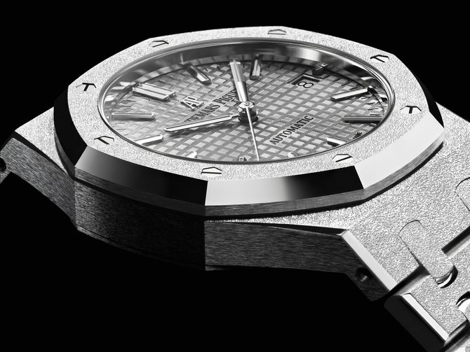 Audemars Piguet 67653BC.GG.1263BC.01 Royal Oak Frosted Gold 33 mm - фото 3