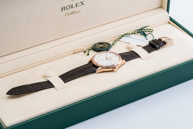 Rolex 50505 white lacquer dial Cellini Time Everose Gold - фото 17