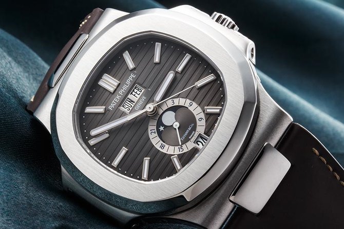 Patek Philippe 5726A-001 Tiffany & Co Nautilus Annual Calendar Tiffany & Co - фото 4