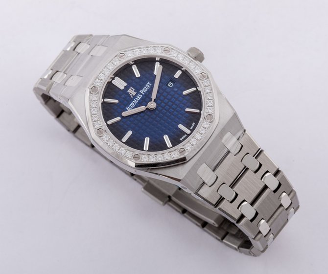 Audemars Piguet 67651IP.ZZ.1261IP.01 Royal Oak Quartz Platinum and Titanium - фото 5