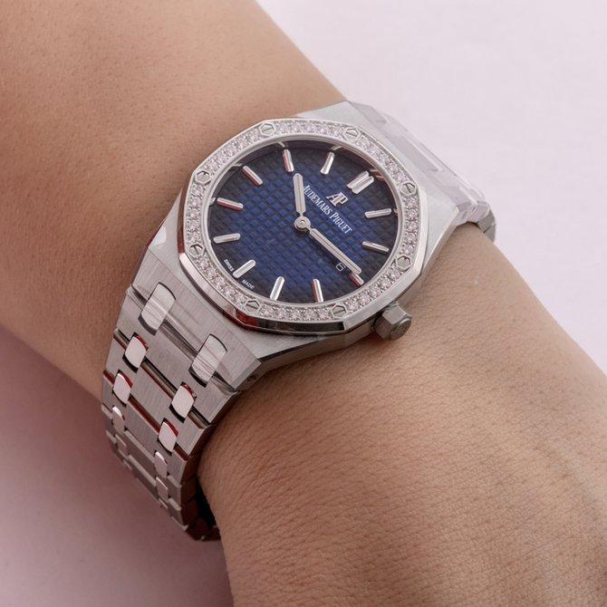 Audemars Piguet 67651IP.ZZ.1261IP.01 Royal Oak Quartz Platinum and Titanium - фото 12