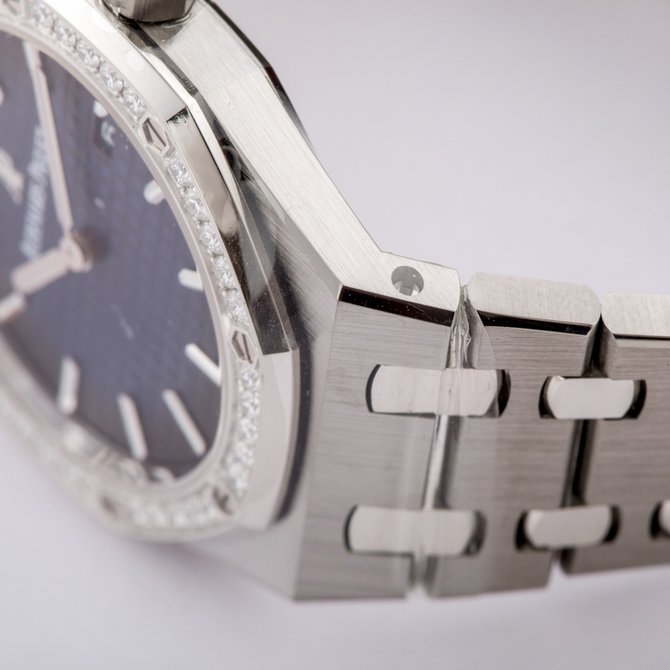Audemars Piguet 67651IP.ZZ.1261IP.01 Royal Oak Quartz Platinum and Titanium - фото 16