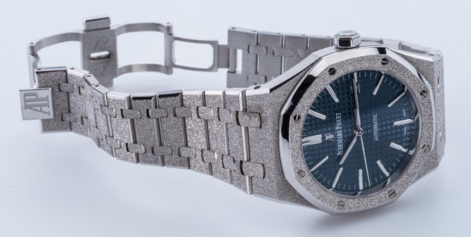 Audemars Piguet 15410BC.GG.1224BC.01 Royal Oak Offshore Frosted Gold 41 mm - фото 21