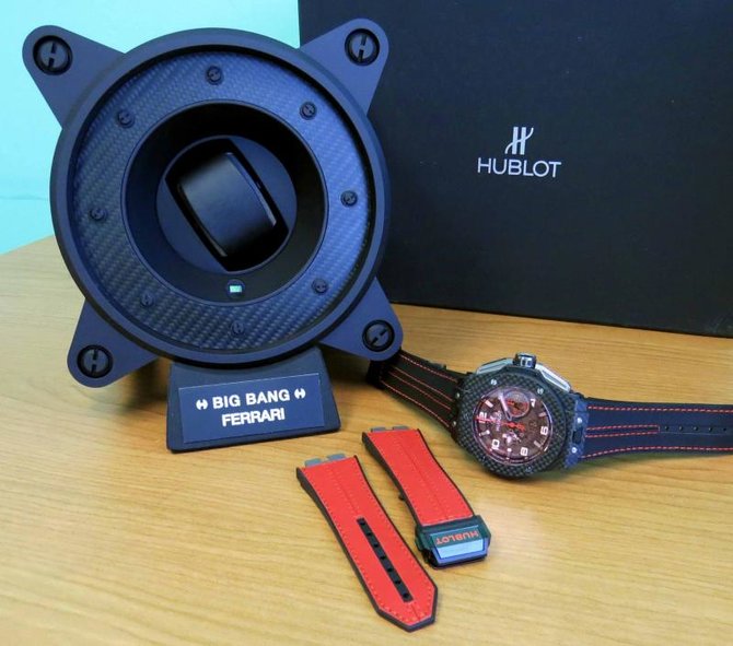 Hublot 401.QX.0123.VR Big Bang Unico Ferrari Red Magic Carbon - фото 7