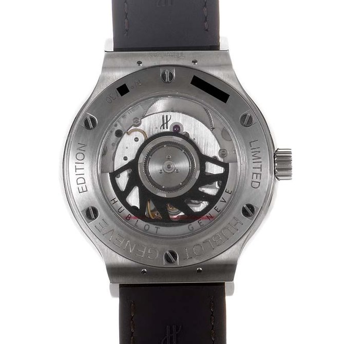 Hublot 581.NX.1170.RX.1704 Classic Fusion Quartz 33 - фото 2