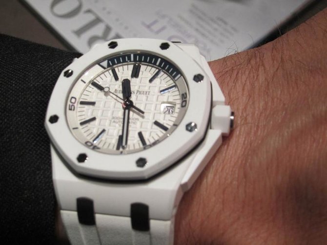 Audemars Piguet 15707CB.OO.A010CA.01 Royal Oak Offshore Diver - фото 5